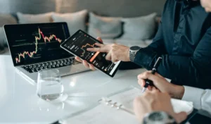 Lees meer over het artikel Beleggen op Latere Leeftijd: ETF’s of Crypto?
