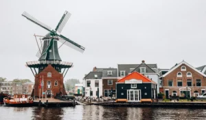 Sociale regels en etiquette in Nederland: Mijn ervaringen Lees meer over het artikel Sociale regels en etiquette in Nederland: Mijn ervaringen