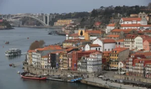 Sociale regels en etiquette in Portugal: Mijn ervaringen Lees meer over het artikel Sociale regels en etiquette in Portugal: Mijn ervaringen